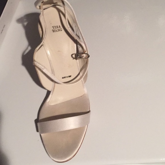 Vera Wang Wedding Shoe - Picture 3 of 5